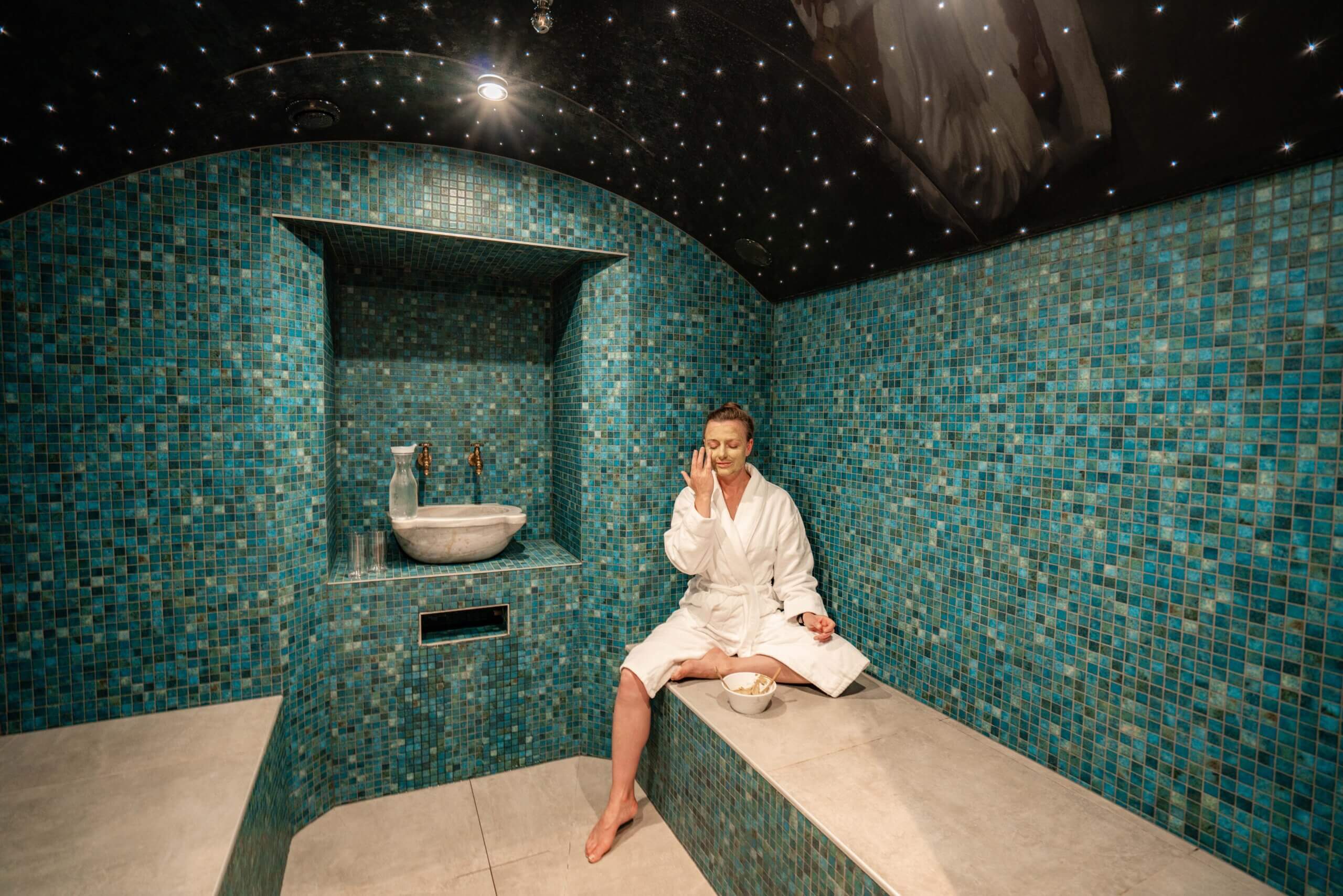 Rasul steam room experience at Opuke Thermal Pools & Spa - Image 2
