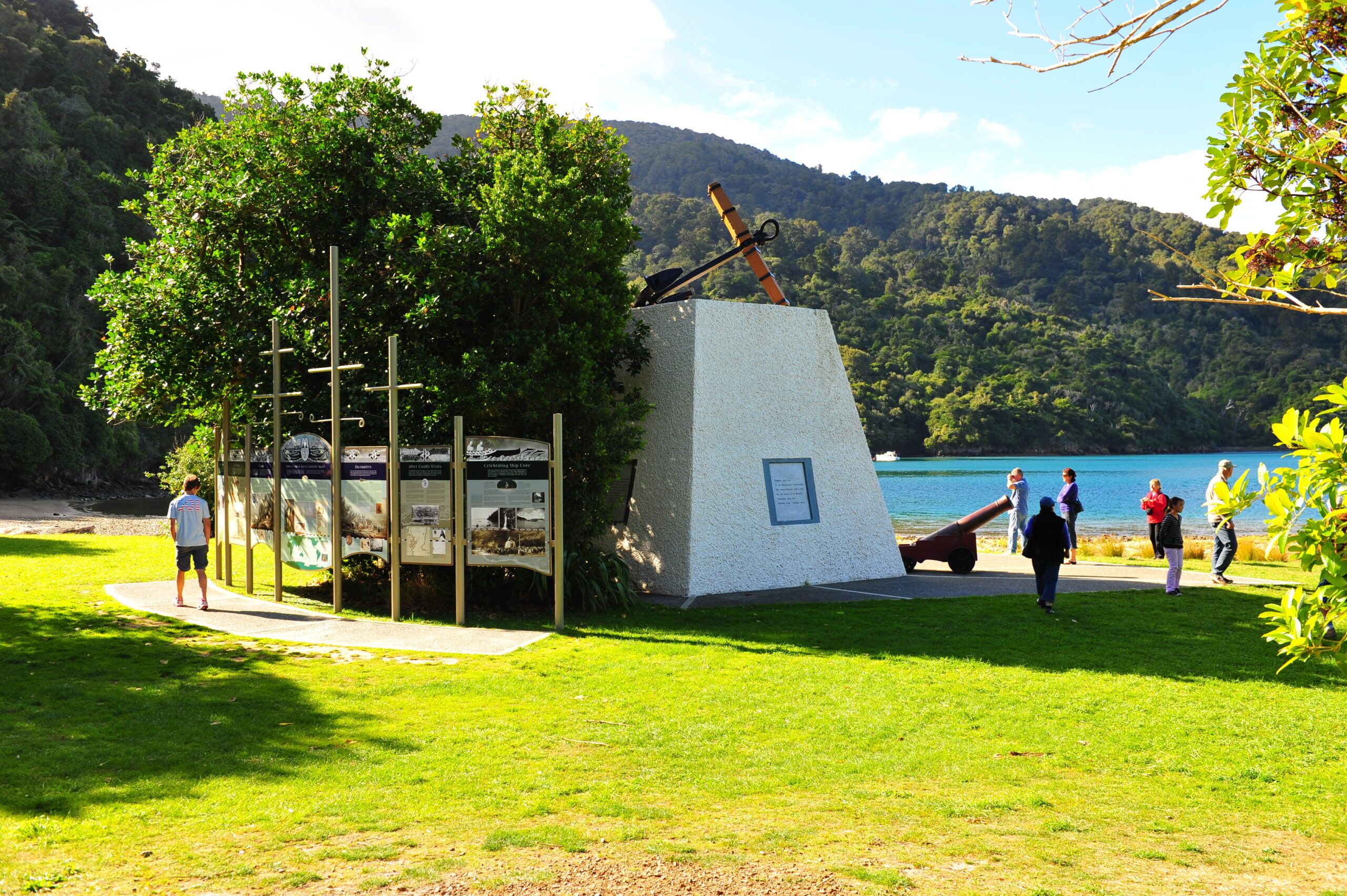 Cruise from Picton to Ship Cove on the Marlborough Sounds - Image 4