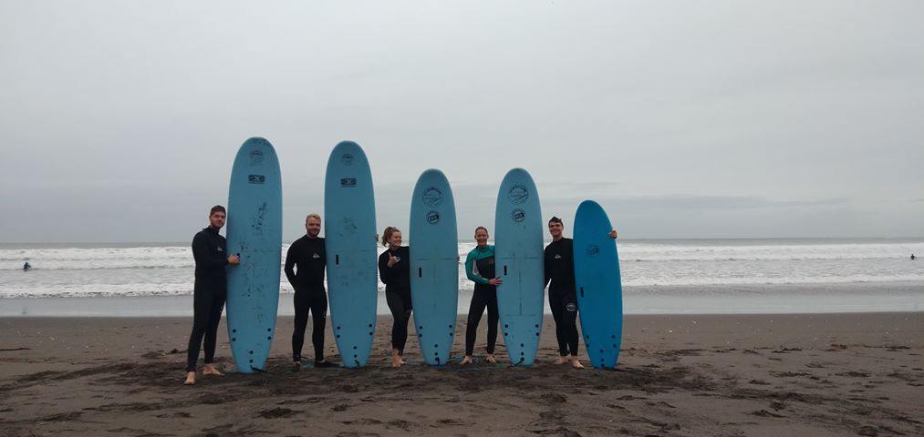 Take up surfing with some beginner lessons - Image 3