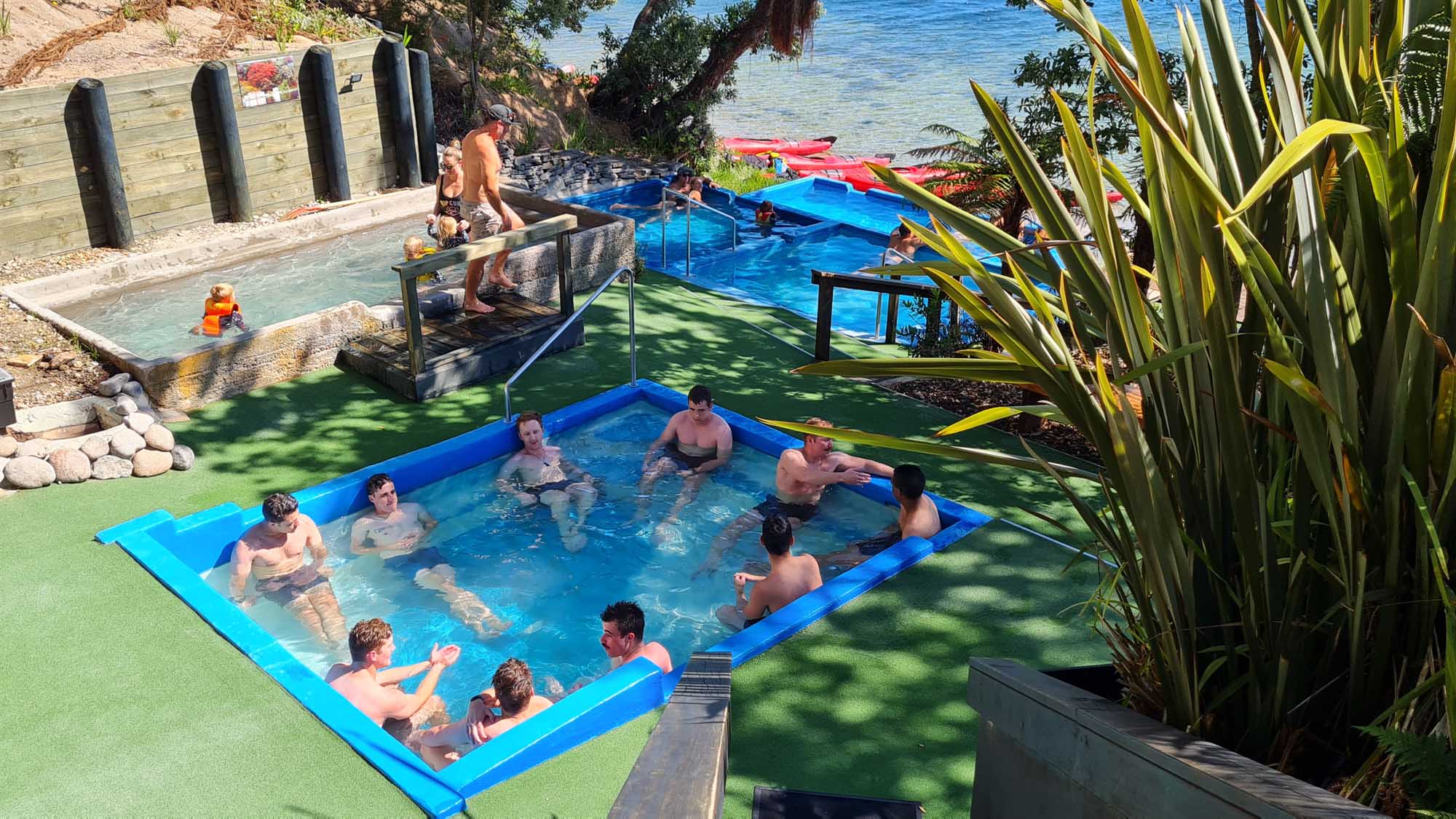 Guided Kayak to Hot Pools on the edge of Lake Rotoiti