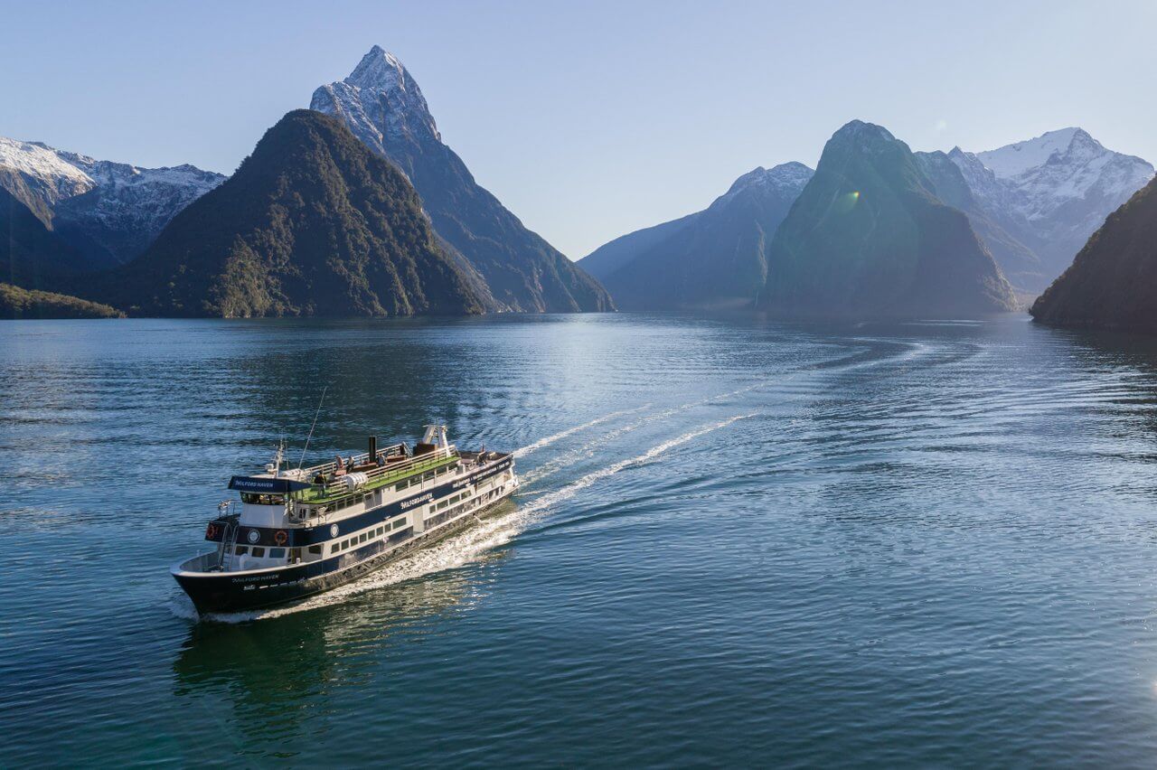 Milford Sound Signature Nature Cruise with Panoramic Fiord Views!