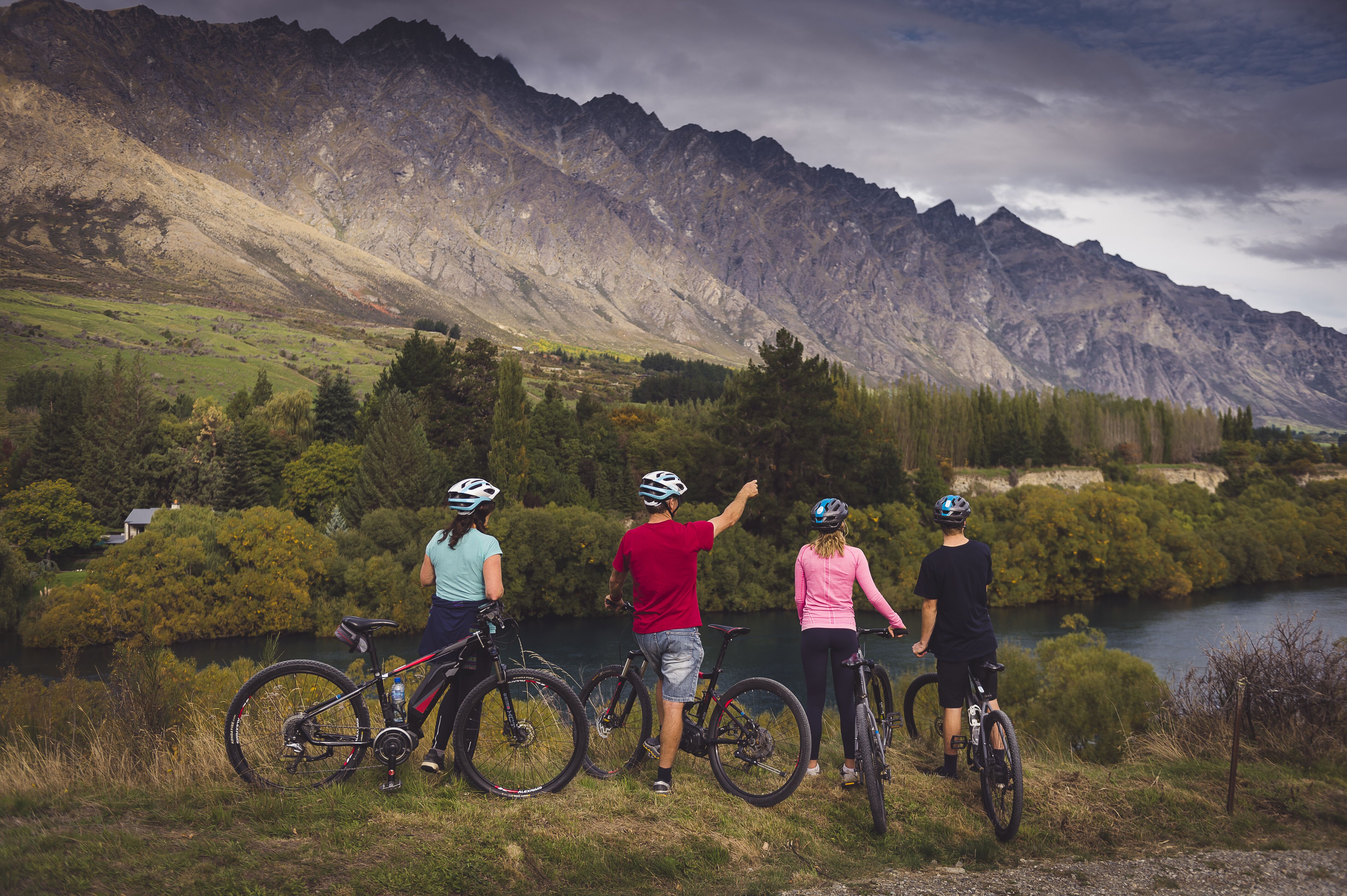 Kawarau and Remarkable e bike tour winery wineries chuffed gifts