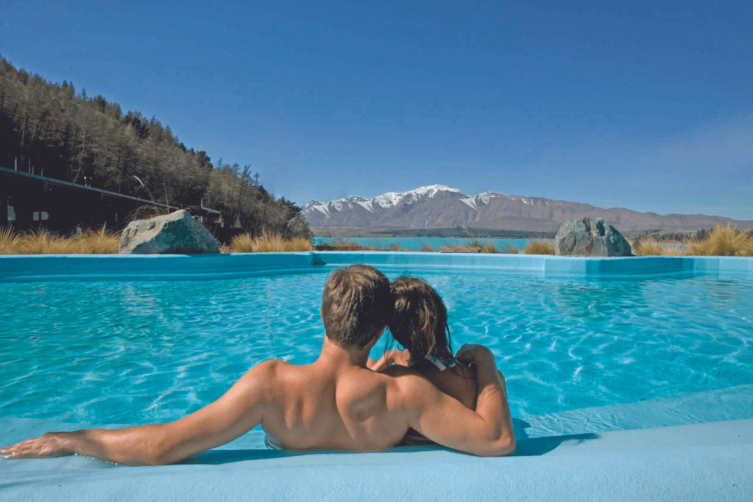 An alpine hot pool and sauna experience - Image 4