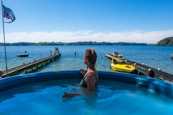 Rotorua Jet Boat and Lakeside Hot Pools Experience - Image 3