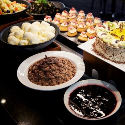 Enjoy a delicious hāngī buffet dinner overlooking Pohutu Geyser - Image 7