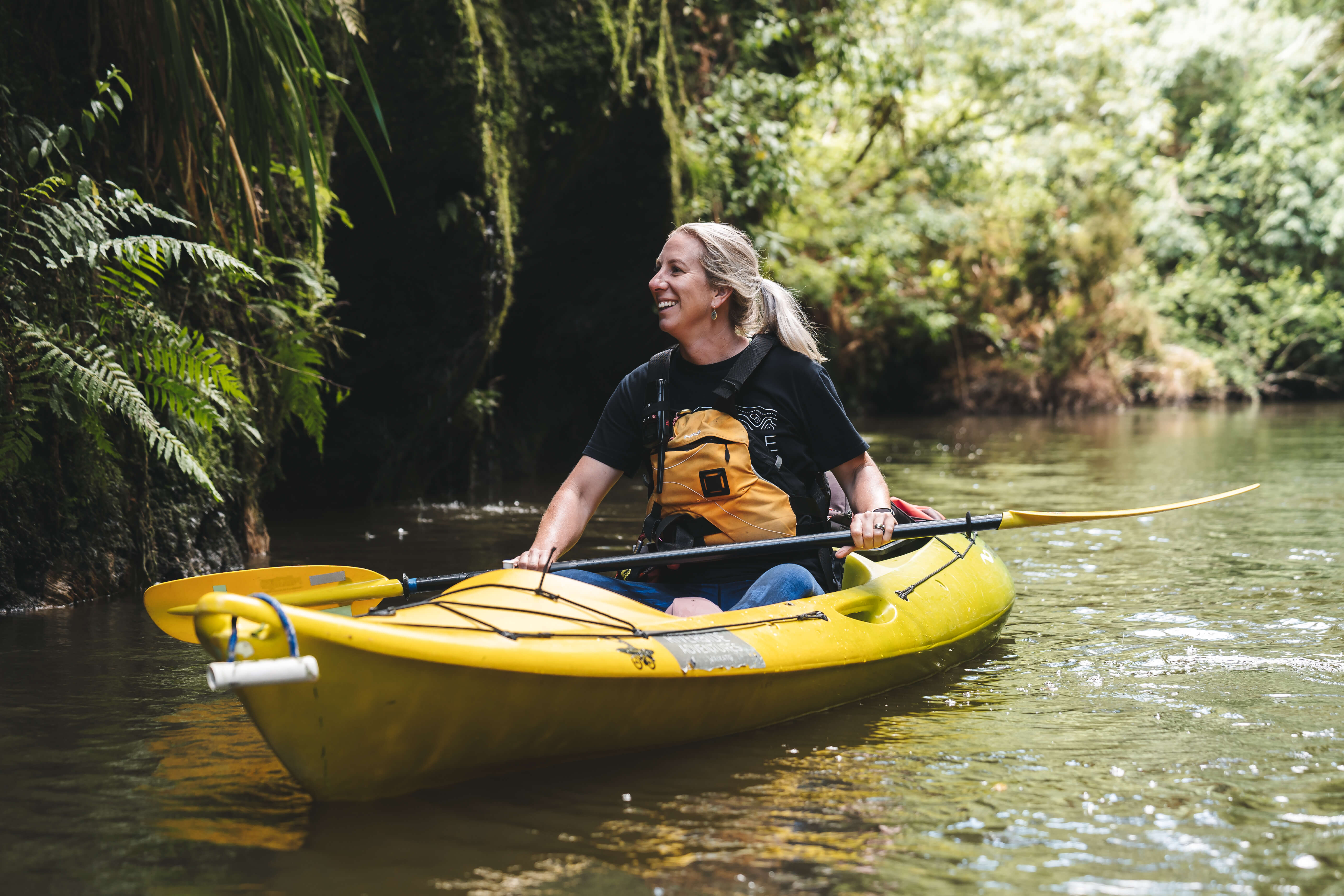 Discover a secret canyon on a guided kayak tour - Image 4